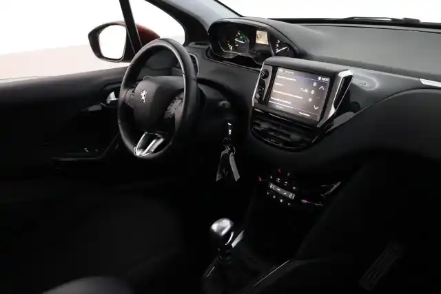 Punainen Viistoperä, Peugeot 208 – CLR-873