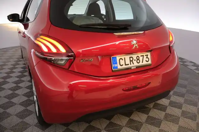 Punainen Viistoperä, Peugeot 208 – CLR-873