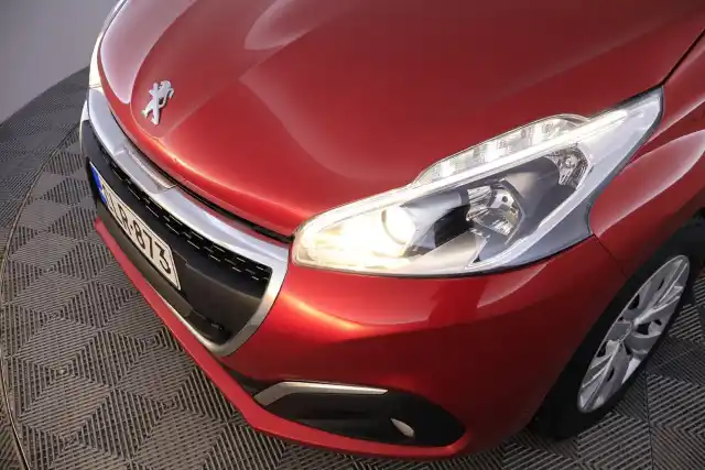 Punainen Viistoperä, Peugeot 208 – CLR-873