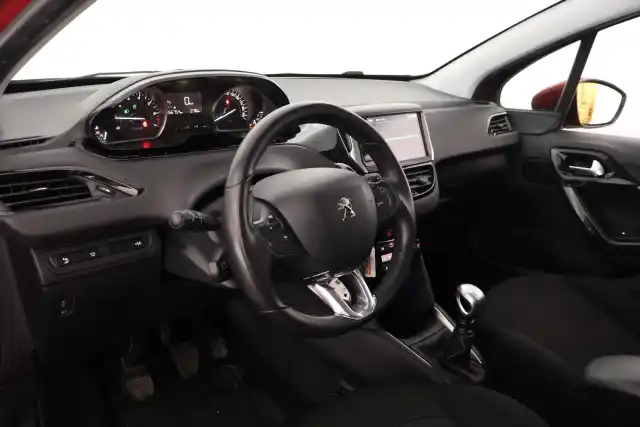 Punainen Viistoperä, Peugeot 208 – CLR-873