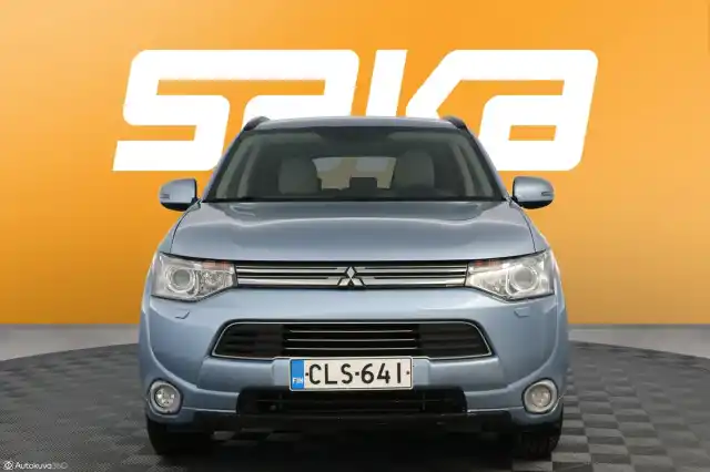 Sininen Maastoauto, Mitsubishi Outlander PHEV – CLS-641