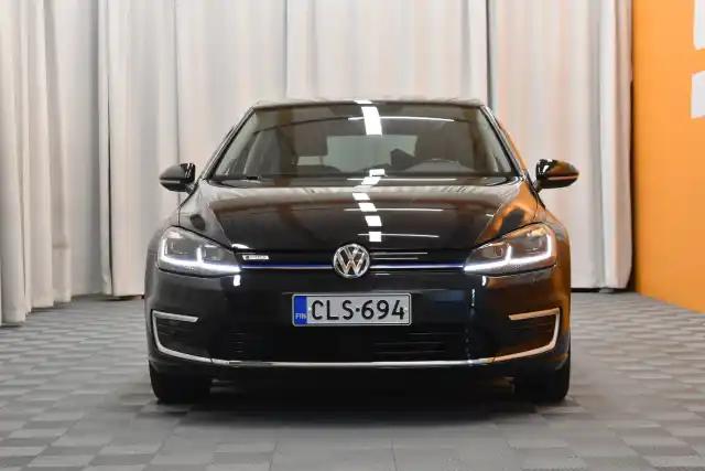 Musta Viistoperä, Volkswagen Golf – CLS-694