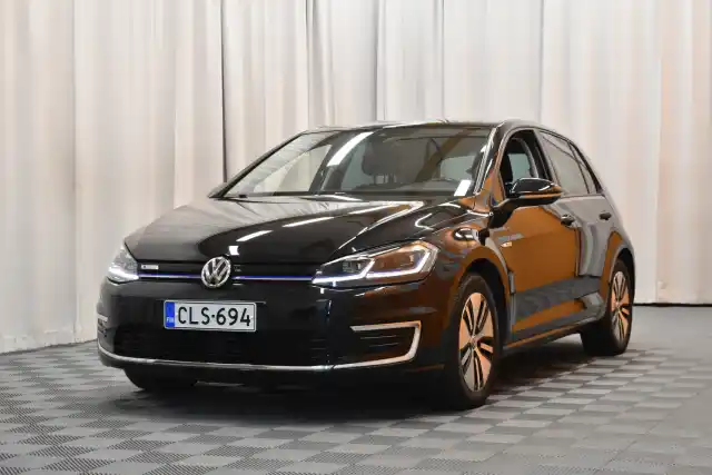 Musta Viistoperä, Volkswagen Golf – CLS-694