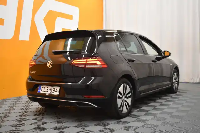 Musta Viistoperä, Volkswagen Golf – CLS-694