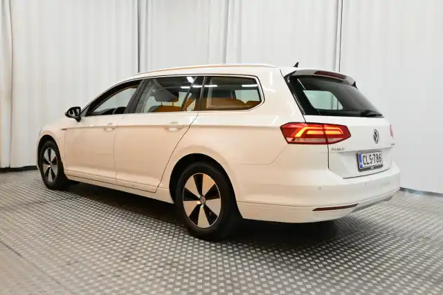 Valkoinen Farmari, Volkswagen Passat – CLS-786