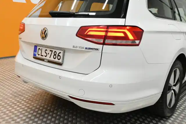 Valkoinen Farmari, Volkswagen Passat – CLS-786