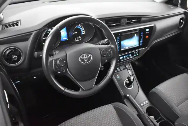 Punainen Viistoperä, Toyota Auris – CLS-997