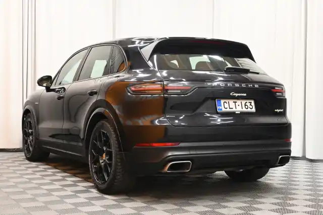 Musta Maastoauto, Porsche Cayenne – CLT-163