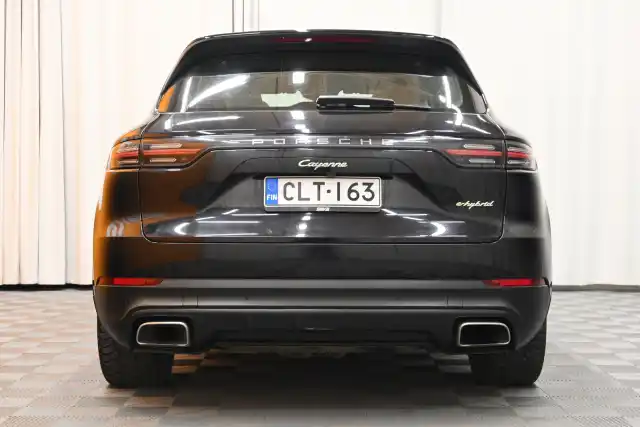 Musta Maastoauto, Porsche Cayenne – CLT-163