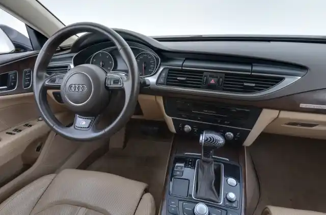 Musta Viistoperä, Audi A7 – CLU-383