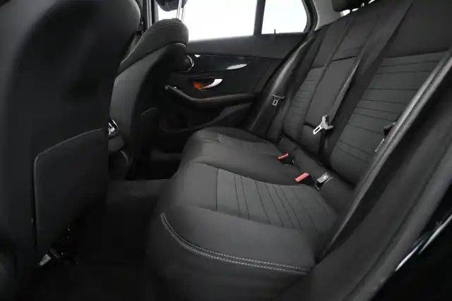 Musta Farmari, Mercedes-Benz C – CLU-518