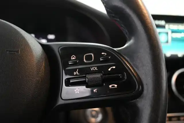 Musta Farmari, Mercedes-Benz C – CLU-518
