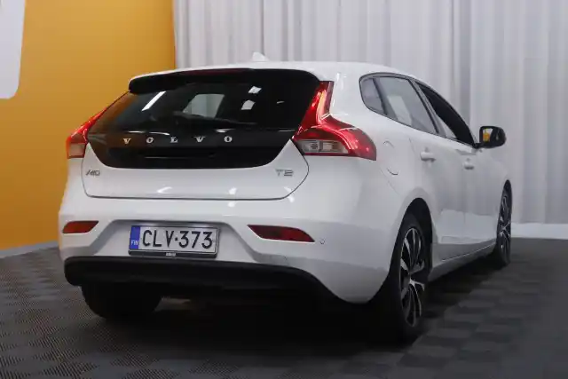 Valkoinen Viistoperä, Volvo V40 – CLV-373