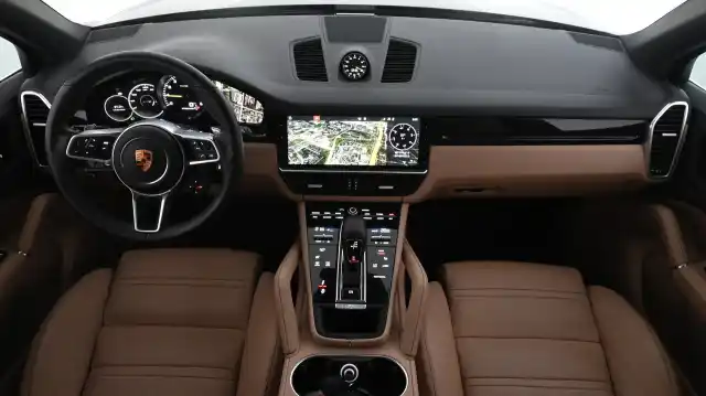 Musta Maastoauto, Porsche Cayenne – CLX-783