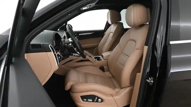Musta Maastoauto, Porsche Cayenne – CLX-783
