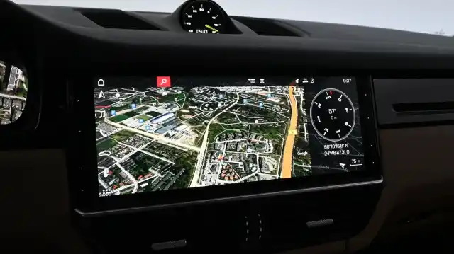 Musta Maastoauto, Porsche Cayenne – CLX-783