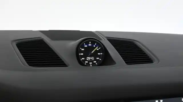 Musta Maastoauto, Porsche Cayenne – CLX-783