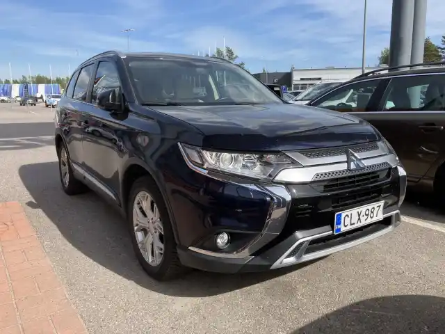 Sininen Maastoauto, Mitsubishi Outlander – CLX-987