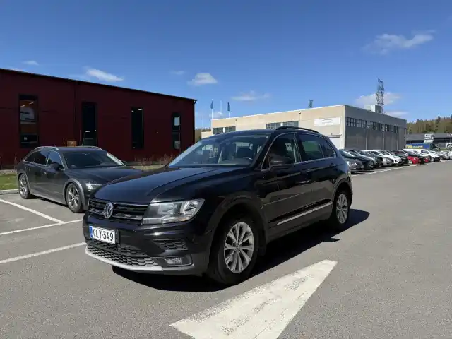Musta Maastoauto, Volkswagen Tiguan – CLY-349