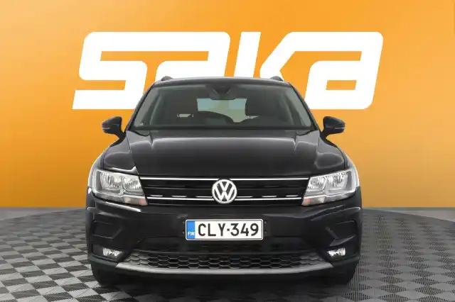 Musta Maastoauto, Volkswagen Tiguan – CLY-349