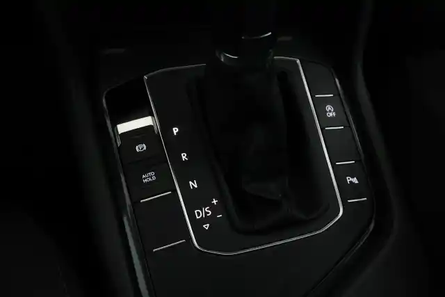 Musta Maastoauto, Volkswagen Tiguan – CLY-349
