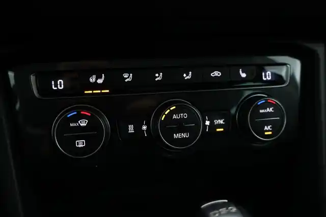 Musta Maastoauto, Volkswagen Tiguan – CLY-349