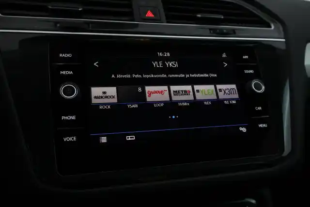 Musta Maastoauto, Volkswagen Tiguan – CLY-349