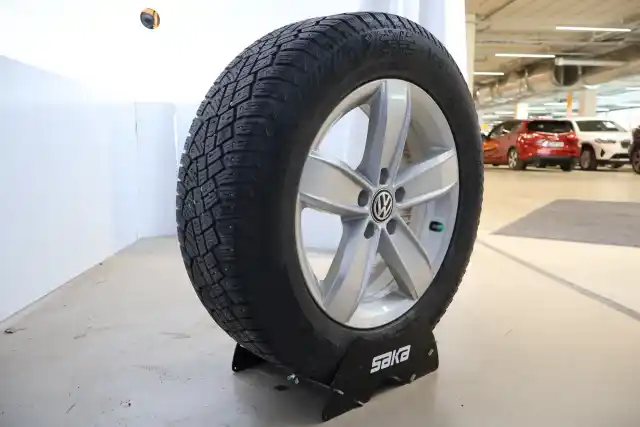 Musta Maastoauto, Volkswagen Tiguan – CLY-349