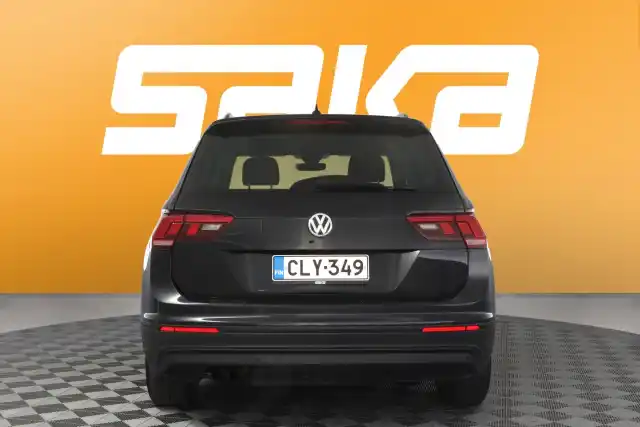 Musta Maastoauto, Volkswagen Tiguan – CLY-349