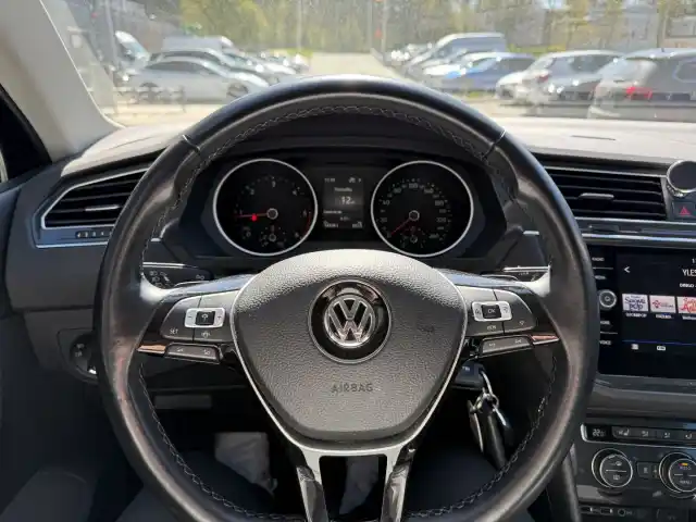 Musta Maastoauto, Volkswagen Tiguan – CLY-349