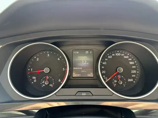 Musta Maastoauto, Volkswagen Tiguan – CLY-349