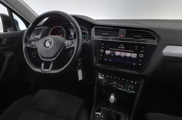 Musta Maastoauto, Volkswagen Tiguan – CLY-349