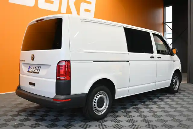 Valkoinen Pakettiauto, Volkswagen Transporter – CLY-918