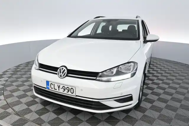 Valkoinen Farmari, Volkswagen Golf – CLY-990