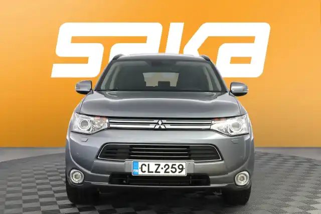 Harmaa Maastoauto, Mitsubishi Outlander PHEV – CLZ-259