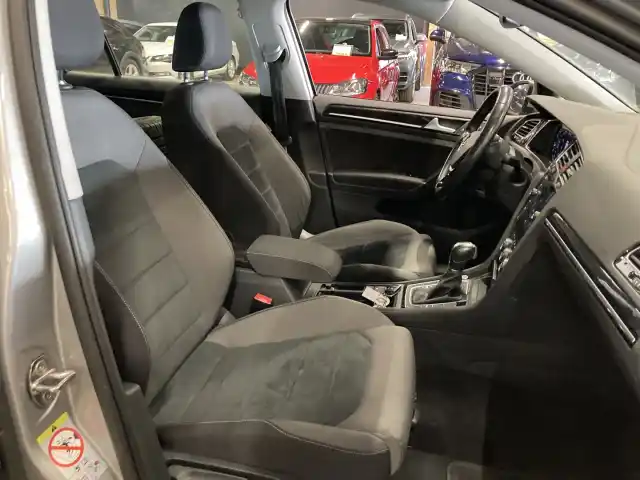 Harmaa Viistoperä, Volkswagen Golf – CLZ-819