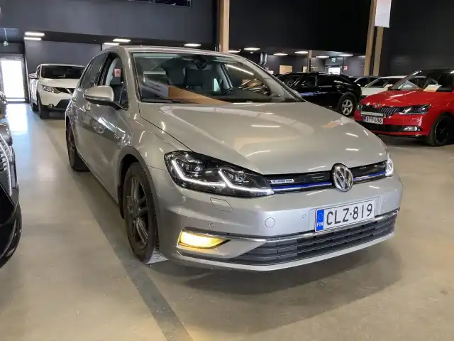 Harmaa Viistoperä, Volkswagen Golf – CLZ-819