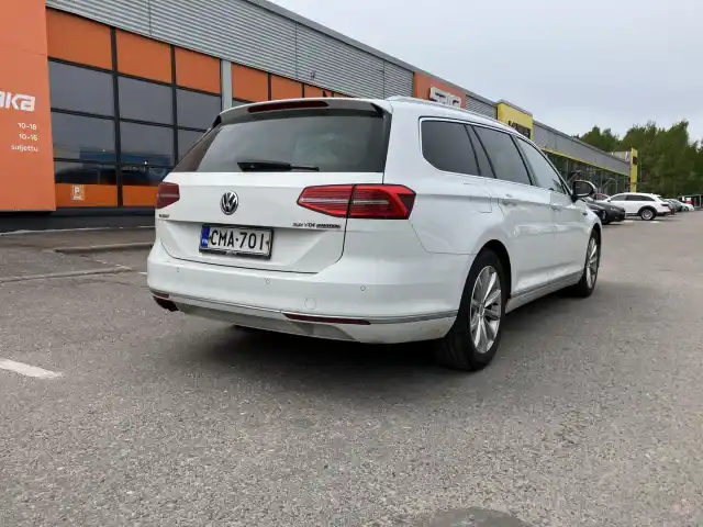 Valkoinen Farmari, Volkswagen Passat – CMA-701