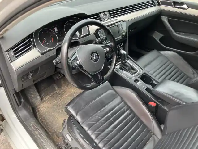 Valkoinen Farmari, Volkswagen Passat – CMA-701