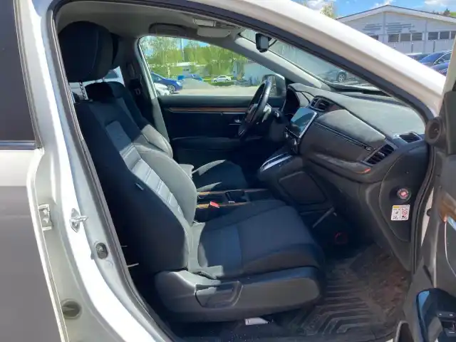 Valkoinen Maastoauto, Honda CR-V – CMC-140