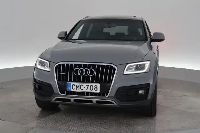 Harmaa Maastoauto, Audi Q5 – CMC-708