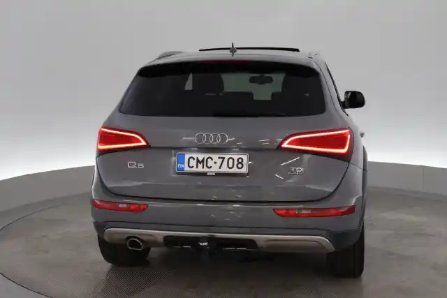 Harmaa Maastoauto, Audi Q5 – CMC-708