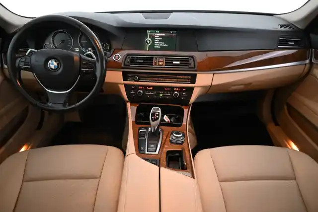 Beige Sedan, BMW 520 – CMC-766