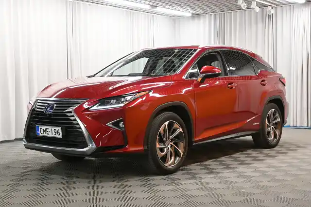 Punainen Maastoauto, Lexus RX – CME-196