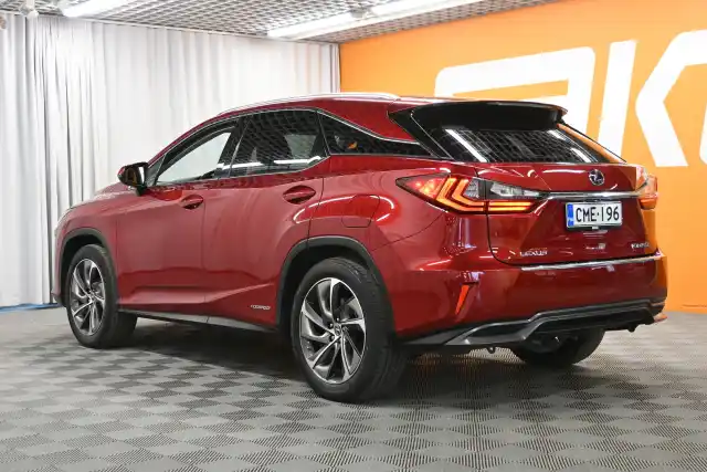 Punainen Maastoauto, Lexus RX – CME-196