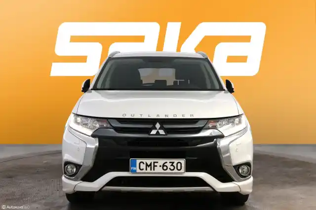 Valkoinen Maastoauto, Mitsubishi Outlander PHEV – CMF-630