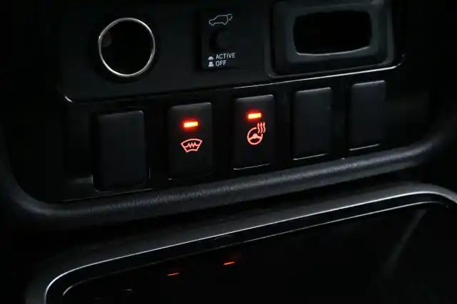 Valkoinen Maastoauto, Mitsubishi Outlander PHEV – CMF-630