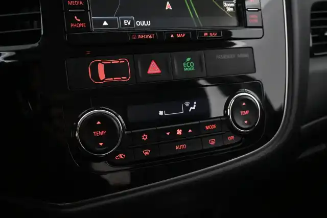 Valkoinen Maastoauto, Mitsubishi Outlander PHEV – CMF-630