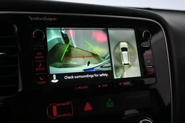 Valkoinen Maastoauto, Mitsubishi Outlander PHEV – CMF-630