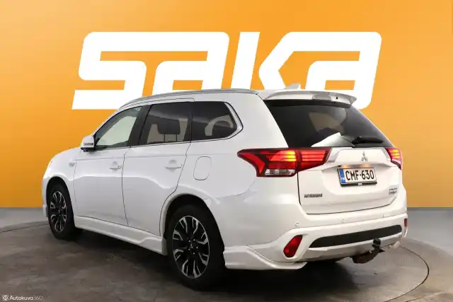 Valkoinen Maastoauto, Mitsubishi Outlander PHEV – CMF-630
